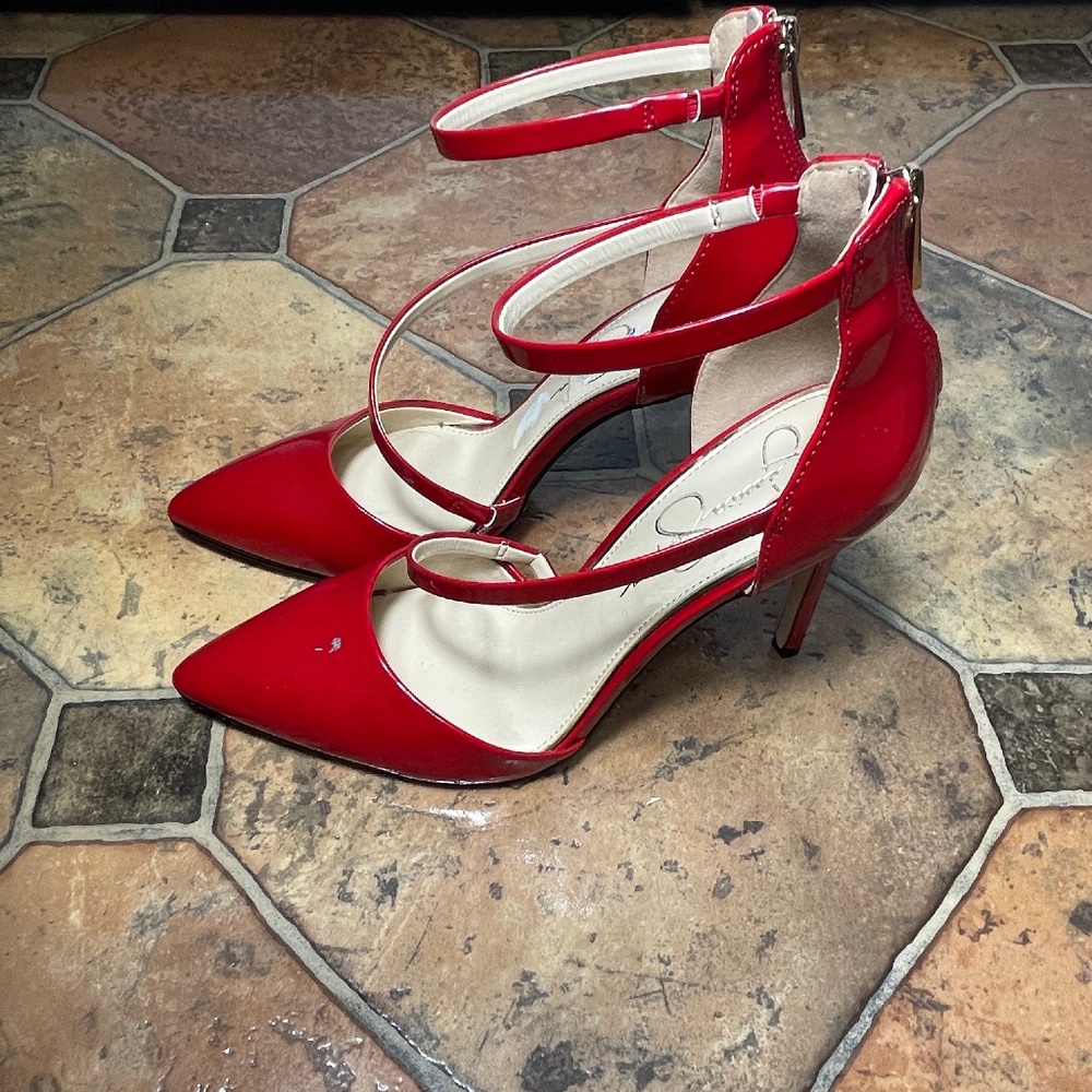 Jessica Simpson pumps